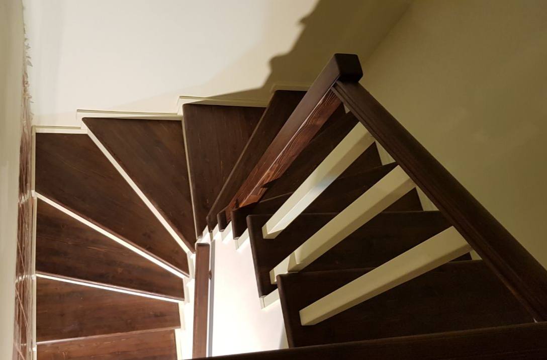 Деревянные лестницы из сосны